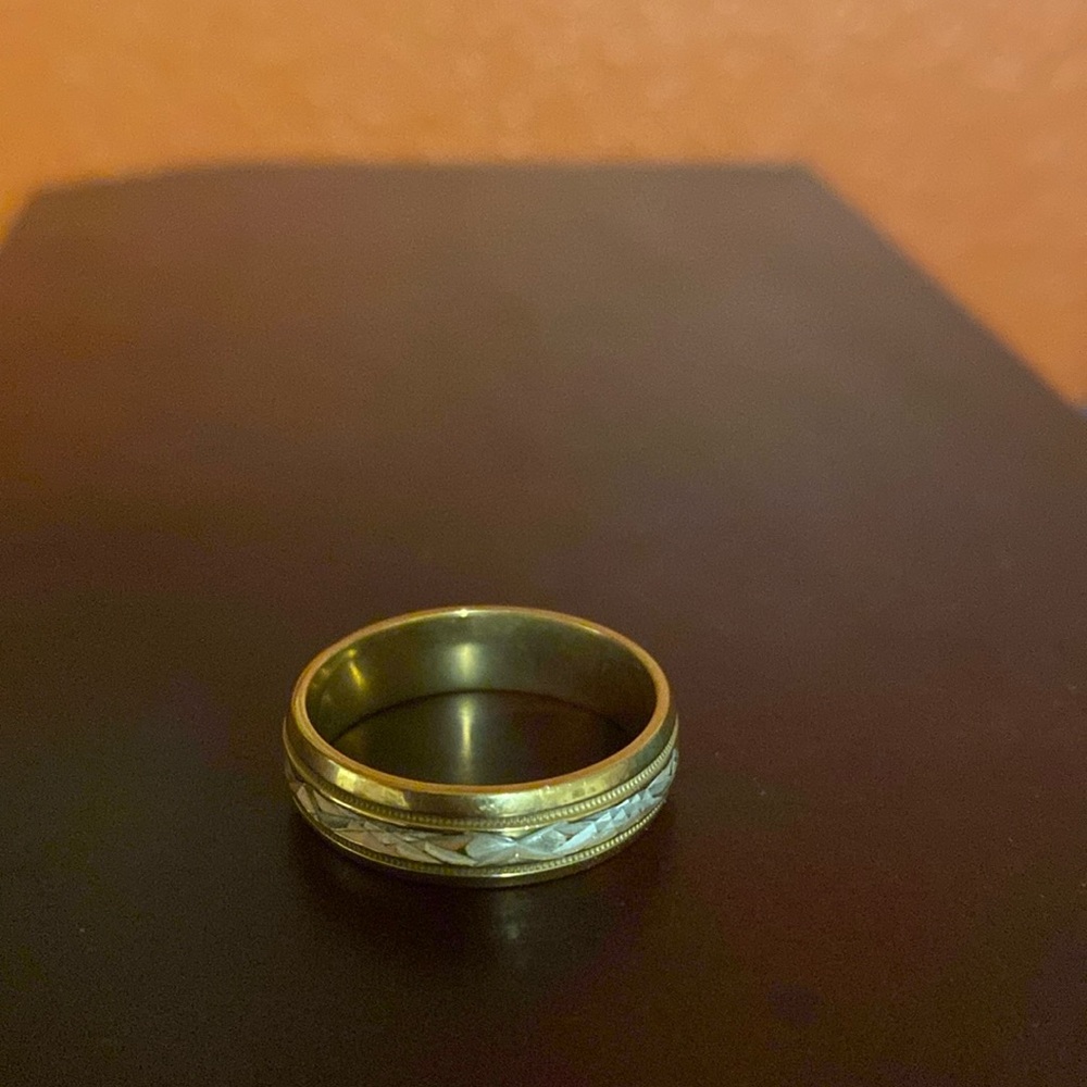 Men’s wedding ring